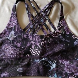 Lululemon sports bra